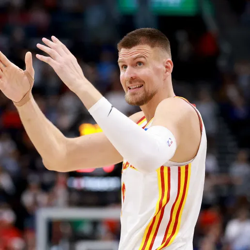 开云体育平台-铂金生涯前十个赛季共出战501场比赛，本赛季出勤率为32.7%