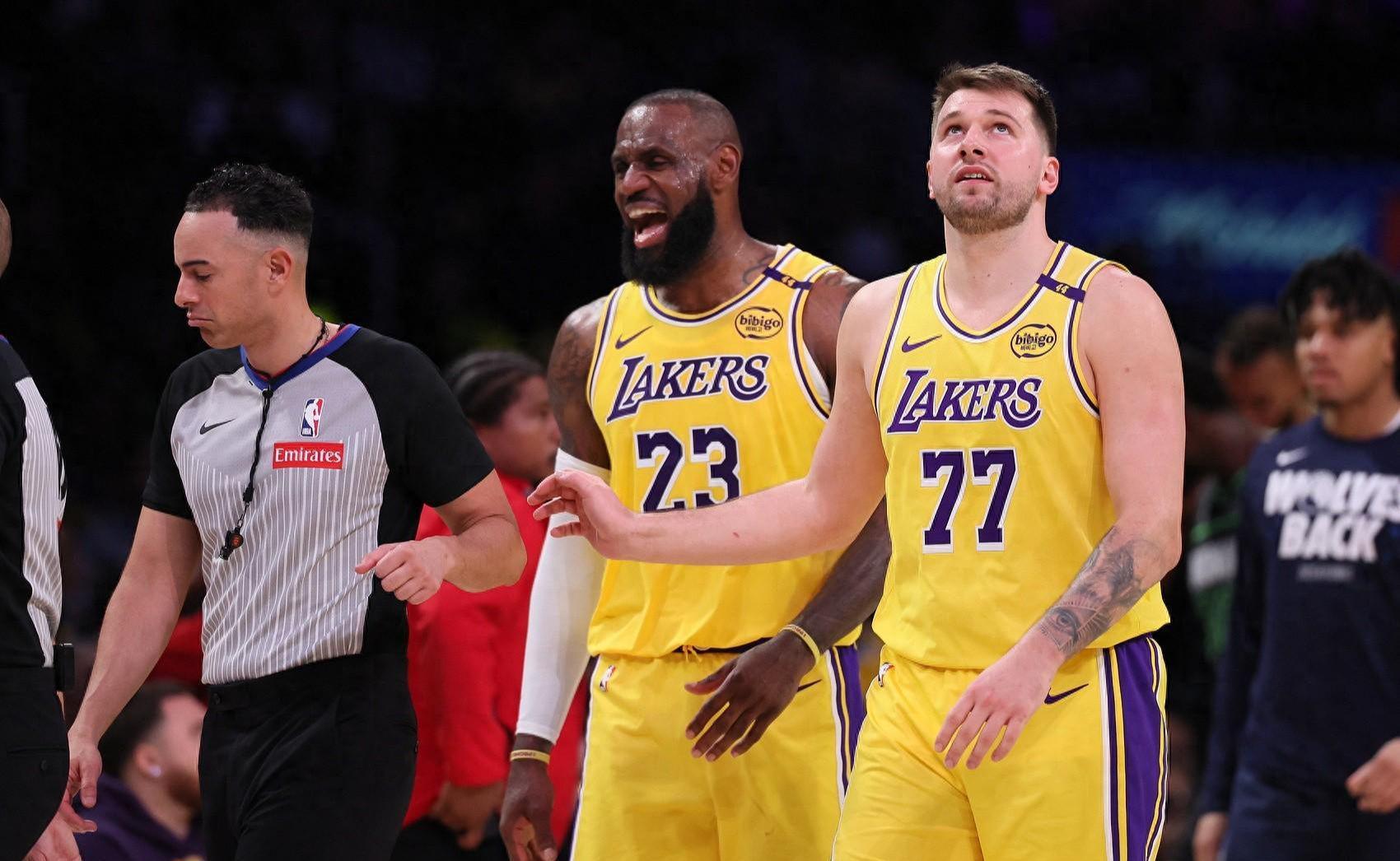 开云体育下载网址-湖人胜公牛后！ 谁是赢球功臣？3人满分+2人奇兵，2人却越打越差